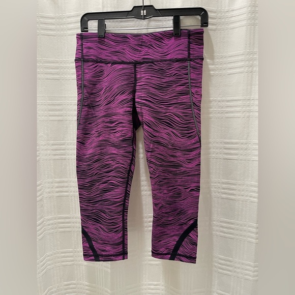Lululemon On Track Crop Life Lines Polar Pink Black - Picture 5 of 13